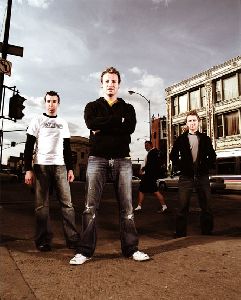 Thousand Foot Krutch : Thousand-Foot-Krutch-t09