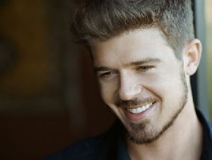 Robin Thicke : Robin-Thicke-rt02