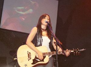 KT Tunstall performing at the 2005 Summer Sundae in Leicester