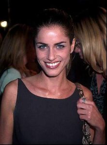 amanda peet : 13