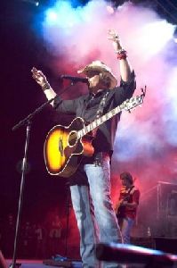 Toby Keith : Toby Keith s Hookin  Up and Hanging Out Tour