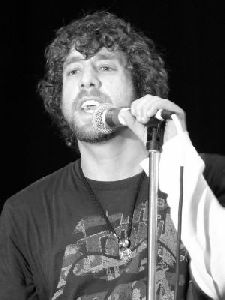 Elliott Yamin in concert 11