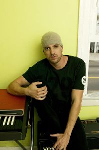 Daniel Powter : Daniel-Powter-ta02