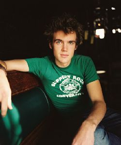 Tyler Hilton : Tyler-Hilton-mv02