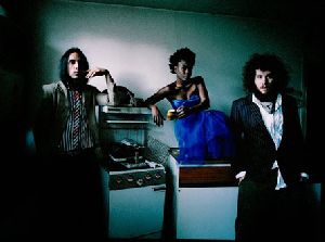 The Noisettes : Noisettes-band-ph02