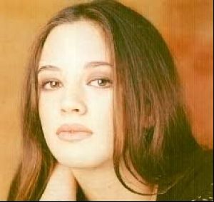 asia argento : 32