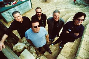 Los Lobos : Los-Lobos-band-01