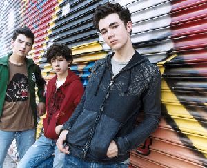 Jonas Brothers : Jonas-Brothers-sp02