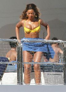 Beyonce Knowles yellow bikini pictures