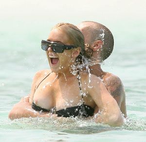 Lindsay Lohan bikini pictures