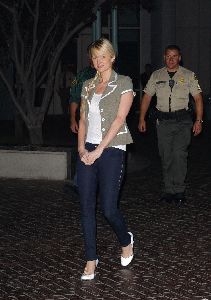 Paris Hilton out of jail pictures