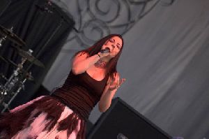 pictures of Amy Lee (Evanescence) live in concert