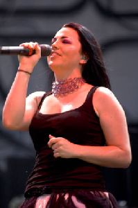 pictures of Amy Lee (Evanescence) live in concert