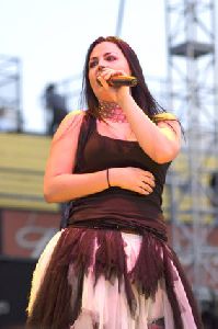 pictures of Amy Lee (Evanescence) live in concert