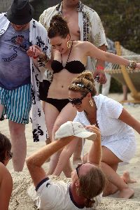 Hilary Duff bikini pictures