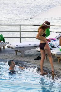 Hilary Swank bikini pictures