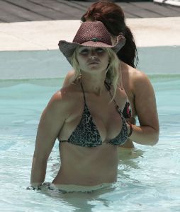 Jennifer Ellison bikini pictures