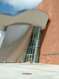 Architect Frank Gehry pictures - Peter B. Lewis Building, home of the Weatherhead School of Manageme