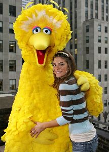 Maria Menounos pictures with the yellow bid bird pictures