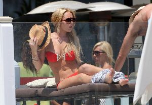 Drug addict Lindsay Lohan red bikini pictures