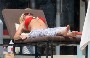 Drug Addict Lindsay Lohan red bikini pictures