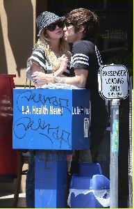 Ashlee Simpson and Pete Wentz pictures