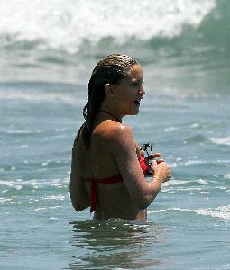 Actress Kate Hudson red bikini pictures