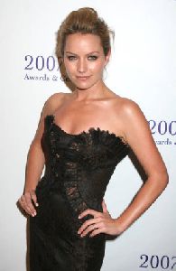 Actress Becki Newton pictures