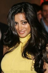 Actress Noureen DeWulf pictures