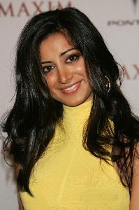 Actress Noureen DeWulf pictures