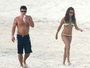 Vanessa Minnillo in Bikini with Nick Lachey Pictures at the beach