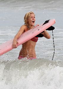 Sexy Heidi Montag bikini pictures surfing