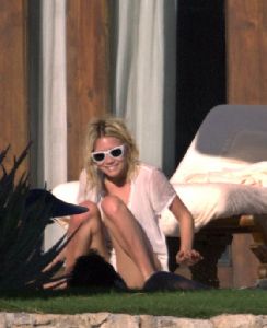 Actress Ashley Olsen pictures sunbathing in panties