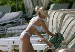 Sexy actress Cameron Diaz bikini pictures