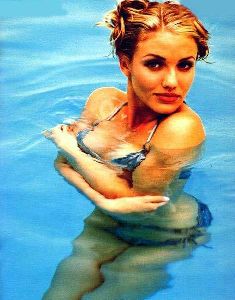 Sexy actress Cameron Diaz bikini pictures in water