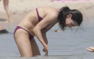 Actress Courteney Cox bikini pictures