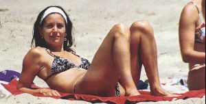 Actress Courteney Cox bikini pictures