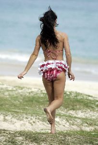 Actress  Evangeline Lilly bikini pictures