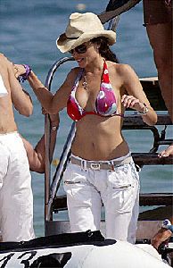 Singer Dannii Minogue bikini pictures