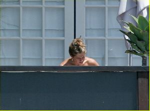 Actress Jennifer Aniston bikini pictures