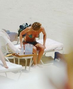 Actress Jennifer Aniston bikini pictures