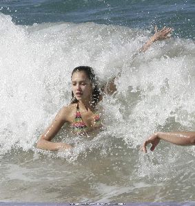 Actress Jessica Alba bikini picture at the Mandarin Oriental in Hawaii on September 10th 2005