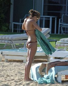 Actress Jessica Alba bikini picture at the Mandarin Oriental in Hawaii on September 10th 2005