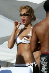 Sexy Actress Jessica Alba bikini picture on June 5th 2005