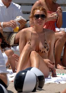 Sexy actress Lindsay Lohan bikini pictures