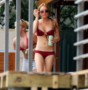 Sexy actress Lindsay Lohan bikini pictures