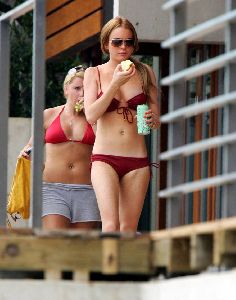 Sexy actress Lindsay Lohan bikini pictures