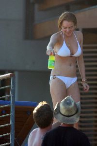 Sexy actress Lindsay Lohan bikini pictures