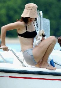 Actress Marissa Tomei bikini pictures