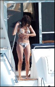 Actress Penelope Cruz bikini pictures